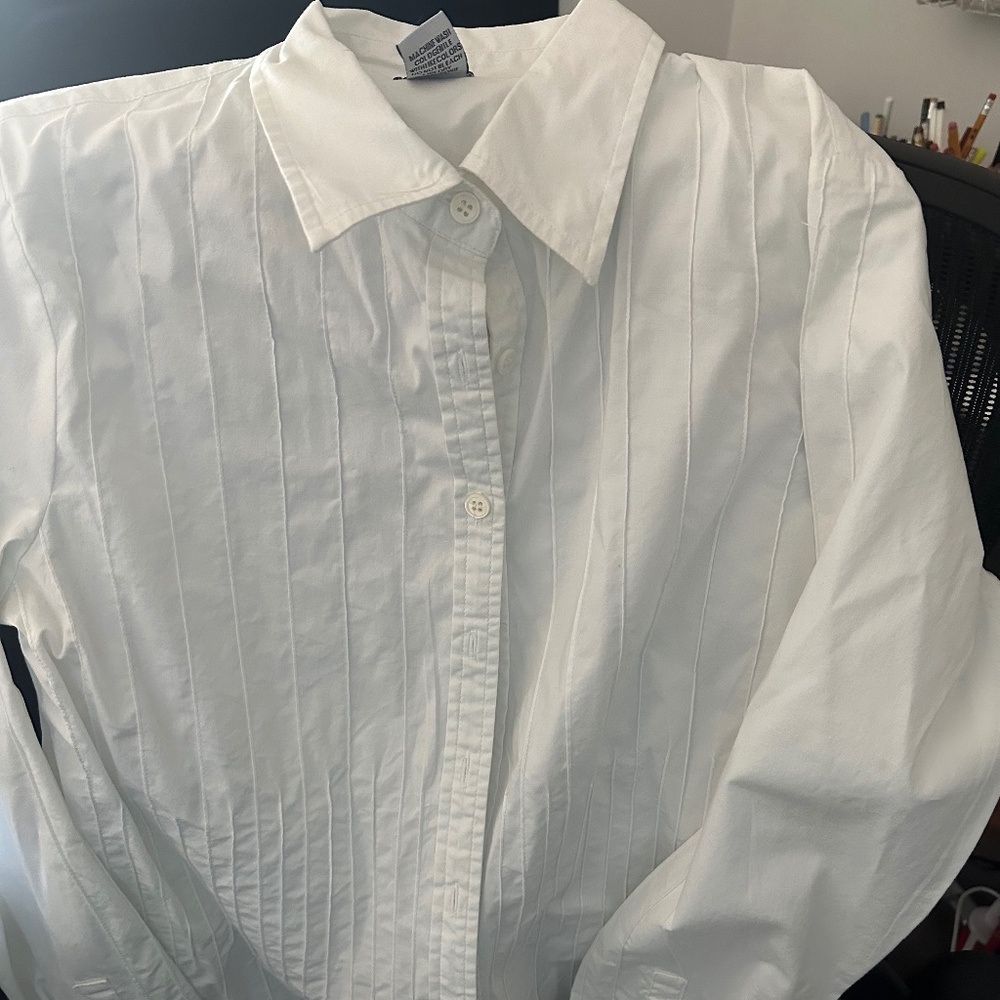 White shirt with front and back tucking.
